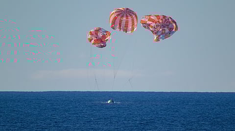 Här landar besättningen i Stilla havet vid Kaliforniens kust, den 10 april. 