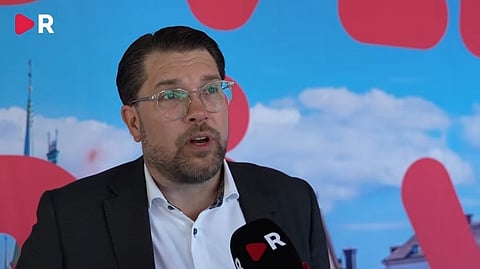 Jimmie Åkesson intervjuas av Riks.