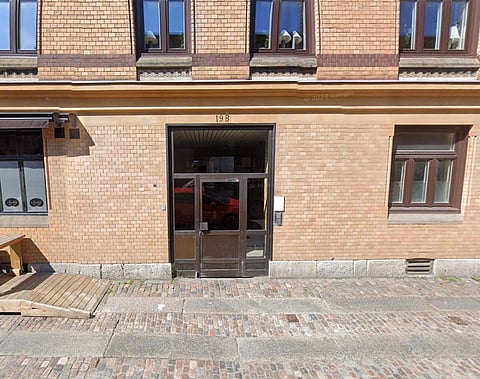 Explosion i centrala Göteborg – mörkklädd man sedd lämna platsen