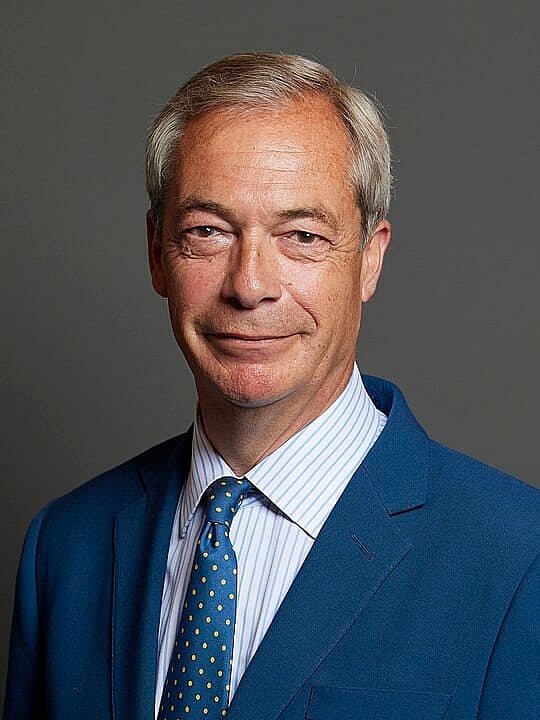 nigel-farages-parti-knappar-in-p-labour-en-procent-ifr-n-f-rstaplatsen