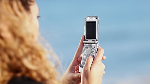 Why the Rich Are Ditching Smartphones for Dumb Phones