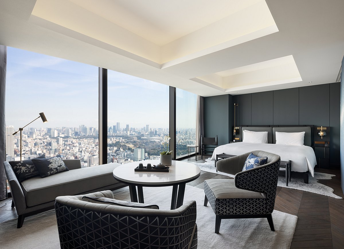 At Bellustar Tokyo, the City's Buzz Finds a Way to Settle