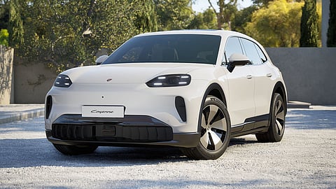 Porsche Cayenne Electric vs BMW iX xDrive50