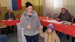 NITRA: Voľby v kraji sú pokojné, obavy zo zvážania voličov sa zatiaľ nepotvrdili.