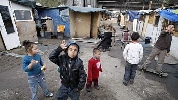 FRANCÚZSKO: Za 2 týždne polícia vypratala 40 rómskych osád.