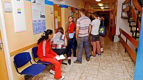 Úrad splnomocnenca hľadá asistentov pre projekt „Práca namiesto dávok“.