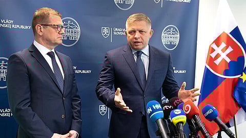 Fico žiada odvolanie Kmeca, opozícia hovorí o korupčnom systéme.