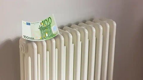 Energošeky znovu mieria do schránok: niektorým domácnostiam prídu dva