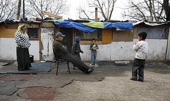 FRANCÚZSKO: Minister bráni tvrdé zásahy proti niektorým Rómom.