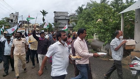 सांगलीत ऊस बिलासाठी स्वाभिमानीचे भीक मांगो आंदोलन