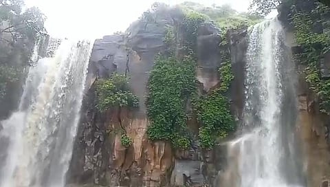 निसर्गसौंदर्यात भर, प्रसिद्ध सौताडा आणि कपिलधारा धबधबा ओसंडून वाहू लागले