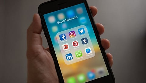तब्बल 6 तासानंतर Facebook, WhatsApp, Instagram सुरु, तक्रारी कायम