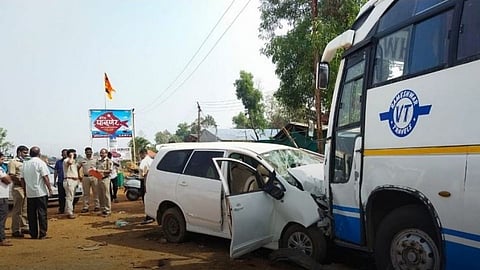 Sindhudurg Accident: जानवलीजवळ इनोव्हा कार आणि लक्झरीमध्ये भीषण अपघात, ९ जखमी