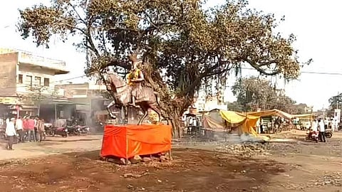 Jalna: पुतळा हटवल्यानं विधानसभा मतदार संघात बाजारपेठा बंद ठेवण्याचं आवाहन