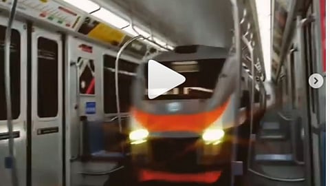 Train Entered In Metro Video Viral