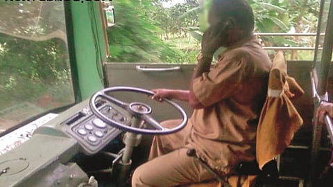 MSRTC News: एसटी चालकांना मोबाईलवर बोलण्यास प्रतिबंध; अपघात रोखण्यासाठी एसटी प्रशासन अ‍ॅक्शन मोडवर