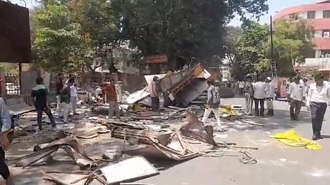 solapur municipal corporation removed encroachment near zilla parishad