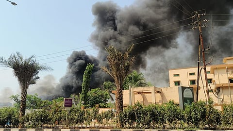 Kalyan KDMC Fire News: केडीएमसीच्या बारावे येथील कचरा प्लांटला आग, परिसरात धुराचे साम्राज्य