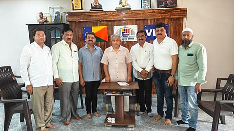 Sangli Politics : विशाल पाटील यांच्या बंधूंनी घेतली प्रकाश आंबेडकरांची भेट, सांगलीच्या जागेबाबत विशाल पाटील काय भूमिका घेणार?