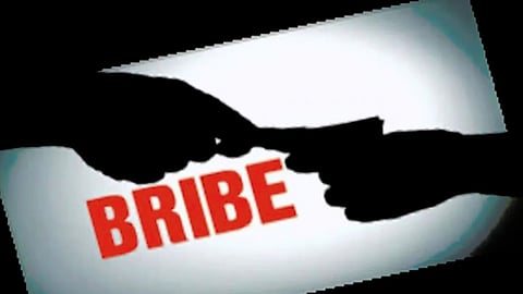 Beed Bribe Trap : आरोपी न करण्यासाठी एक कोटींची लाच; एका इसमास अटक, पोलिस निरीक्षकासह हवालदार फरार