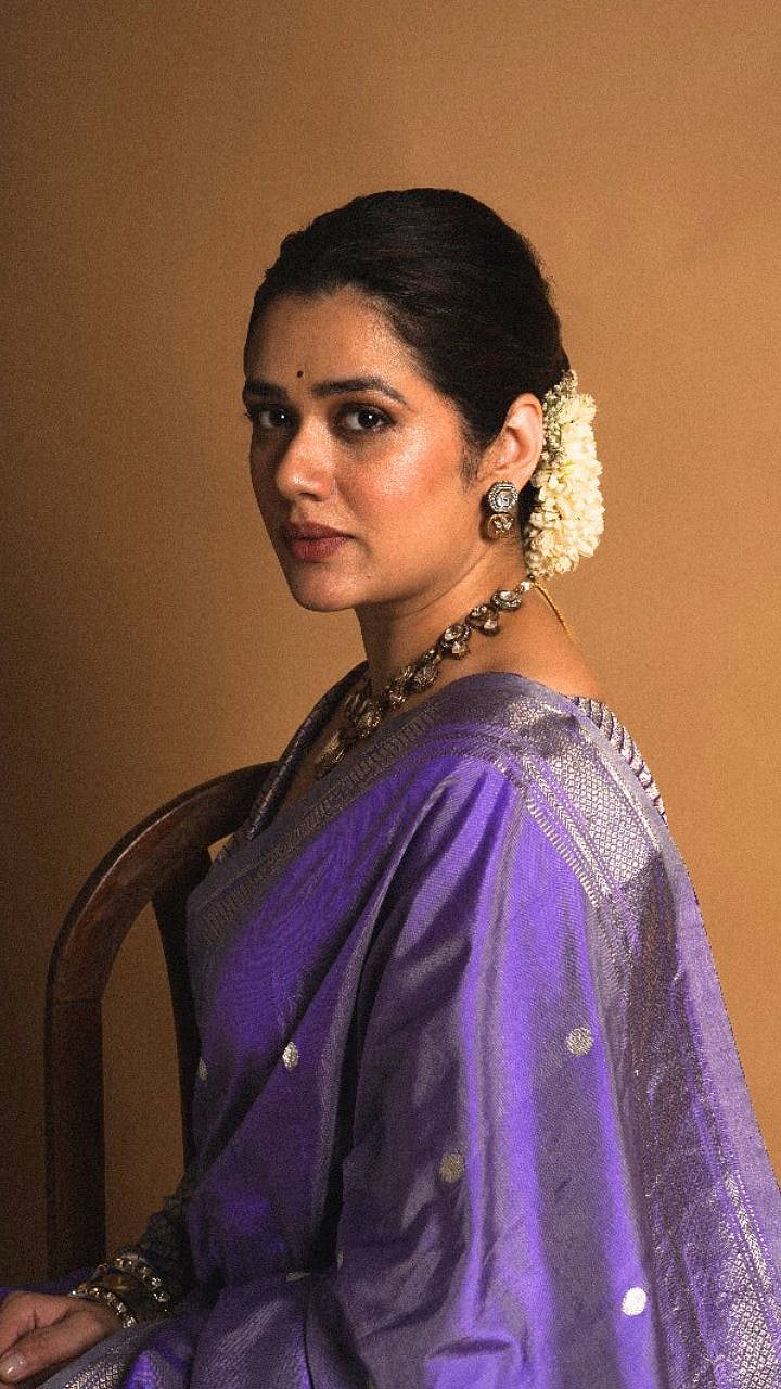 Girija Oak: पैठणी साडी, केसात गजरा अन् गिरीजाचा मनमोहक अंदाज |marathi ...