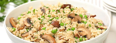 सोप्या पद्धतीनं बनवा गार्लिक मशरूम राइस 