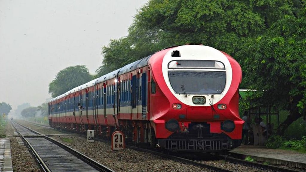 Daund Hadapsar Demu Train डेमू ट्रेन आता पुण्यापर्यंत धावणार, हजारो रेल्वे प्रवाशांना दिलासा