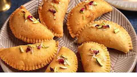 क्रिस्पी आणि सॉफ्ट गुजिया रेसिपी