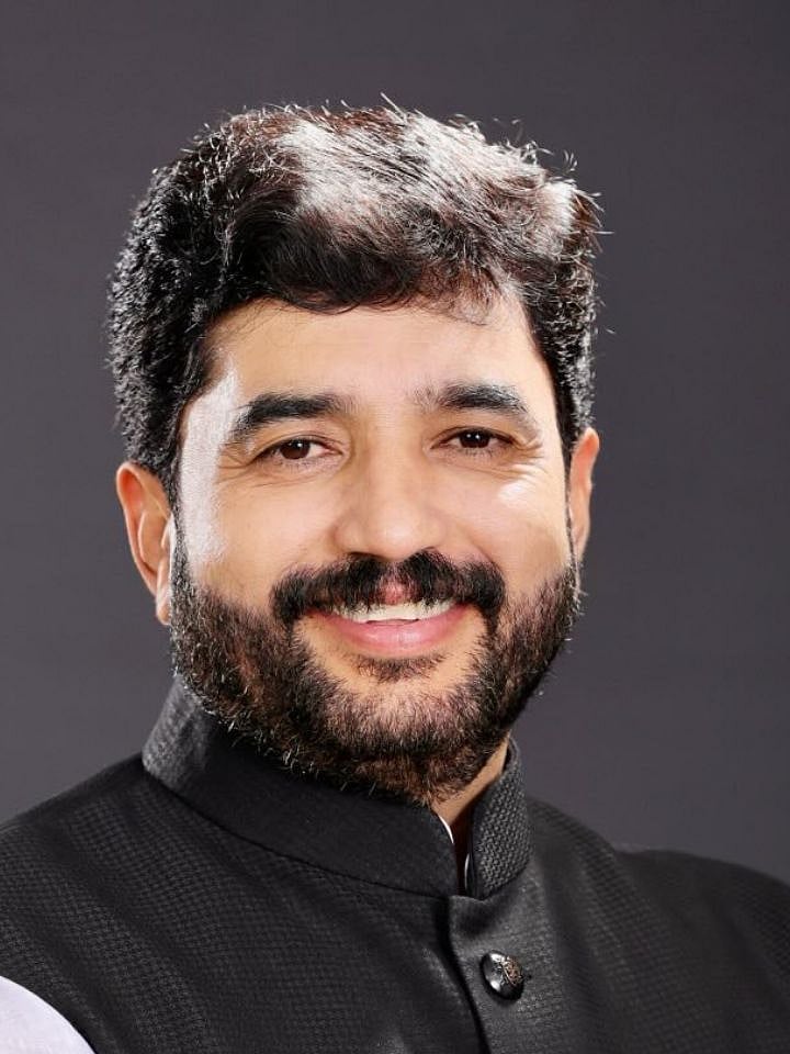 Murlidhar Mohol: पैलवान ते केंद्रीय मंत्री; मुरलीधर मोहोळ यांचं शिक्षण किती?|from wrestler to union minister what is education of murlidhar mohol from pune |Saam Tv