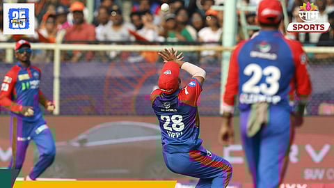 DC vs SRH, IPL 2025: What a 
 catch..मागच्या दिशेने धावत विपराजने घेतला भन्नाट कॅच; VIDEO एकदा पाहाच