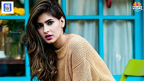 Actress Karishma Sharma Mumbai Local Accident