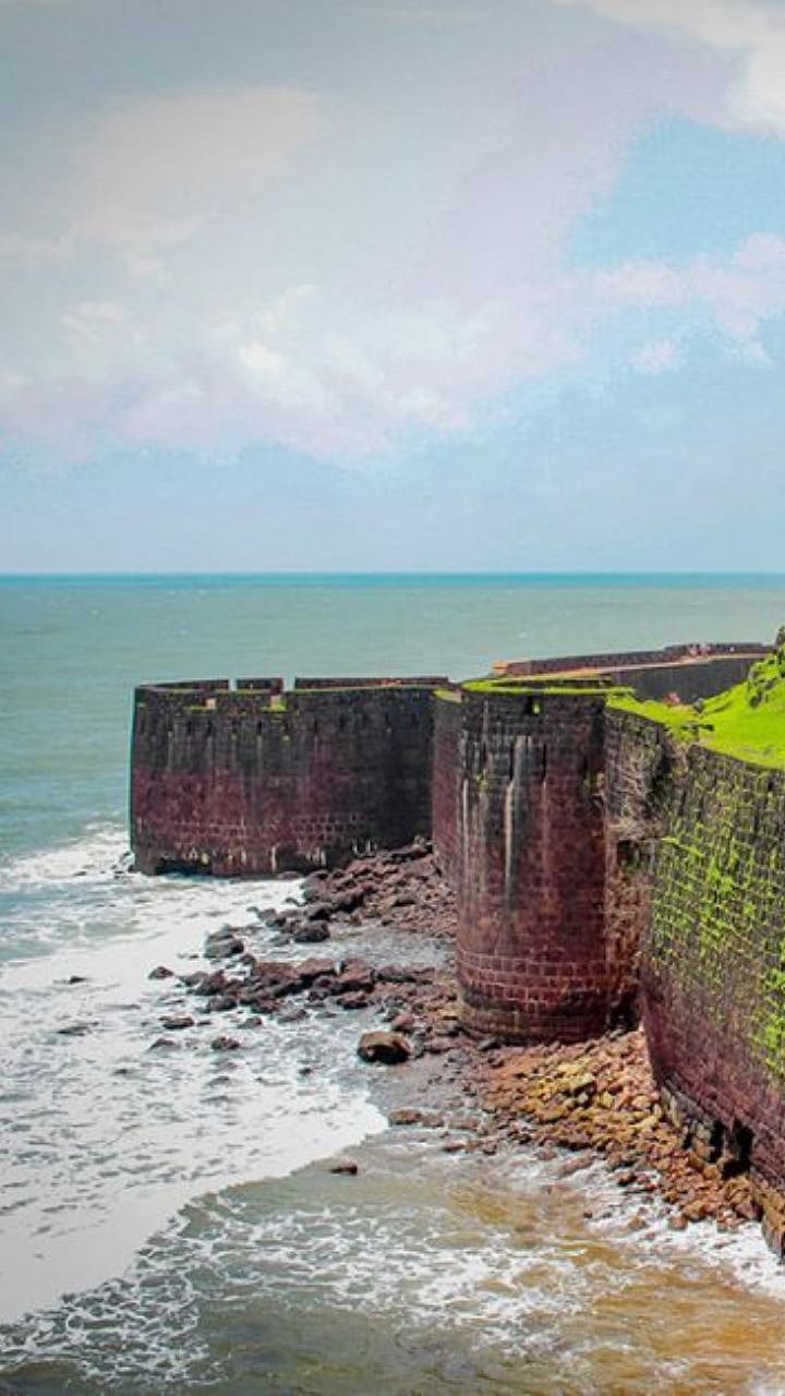 Devgad Fort History: सिंधुदुर्गच्या अरबी किनाऱ्यावर वसलेला देवगड किल्ला ...