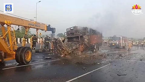 car-truck accident in Aligarh highway today 