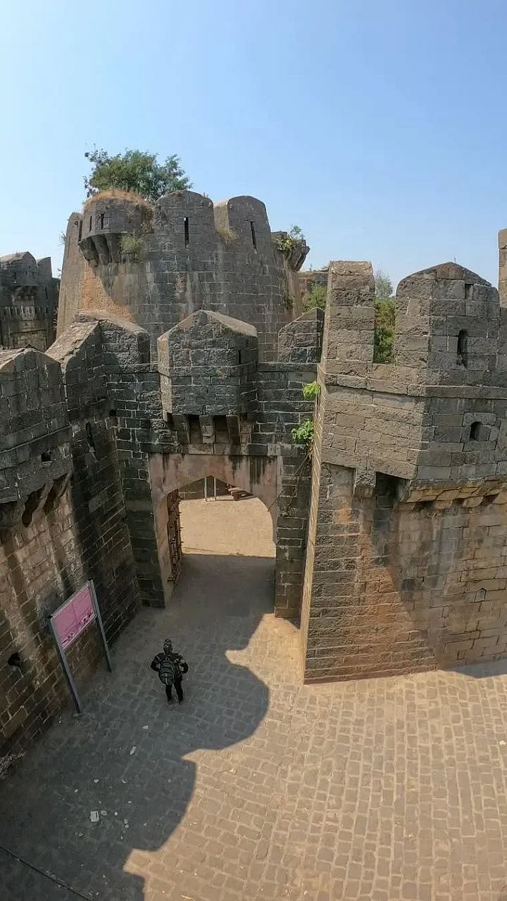 Paranda Fort History: दारूगोळ्याचे भांडार अन् स्थापत्यकलेचा अद्भुत ...