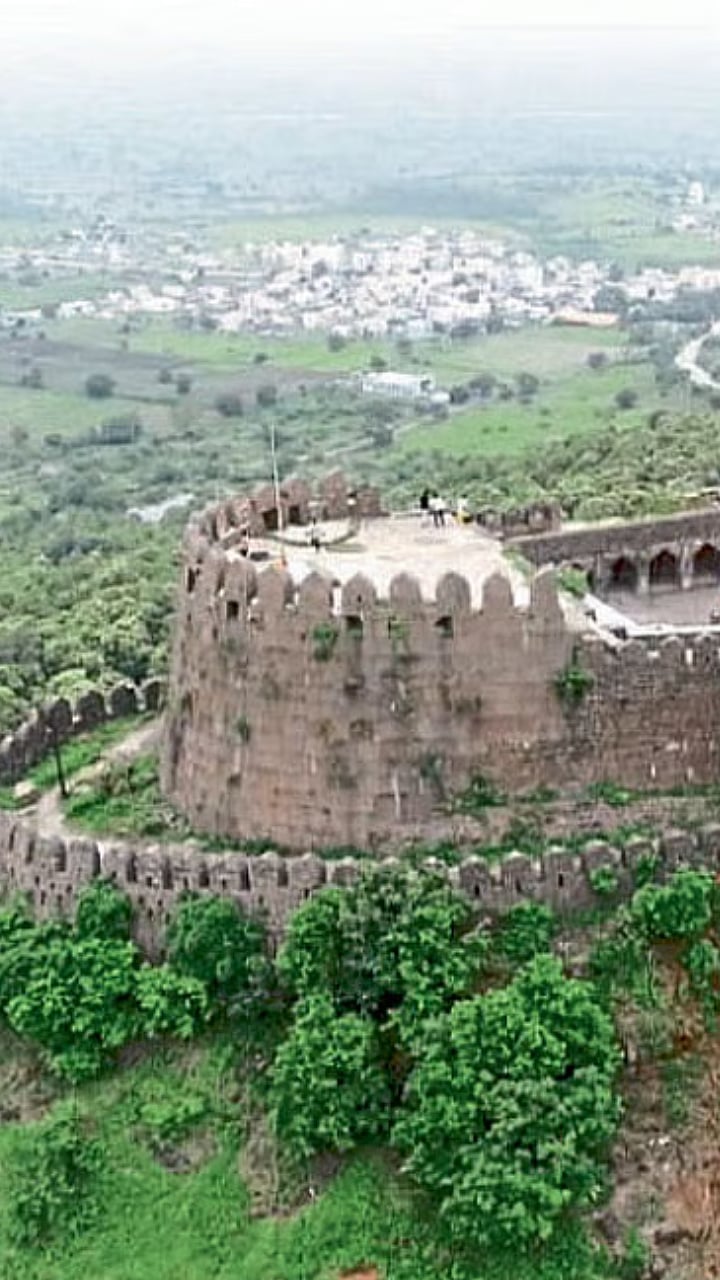 Sangli Tourism: सांगलीमध्ये लपलाय 'हा' भव्य किल्ला; जाणून घ्या ऐतिहासिक ...