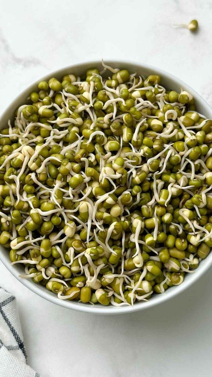 Sprouts Benefit: दररोज मूठभर मोड आलेले मूग खाल्ल्याने होतात 'हे ...