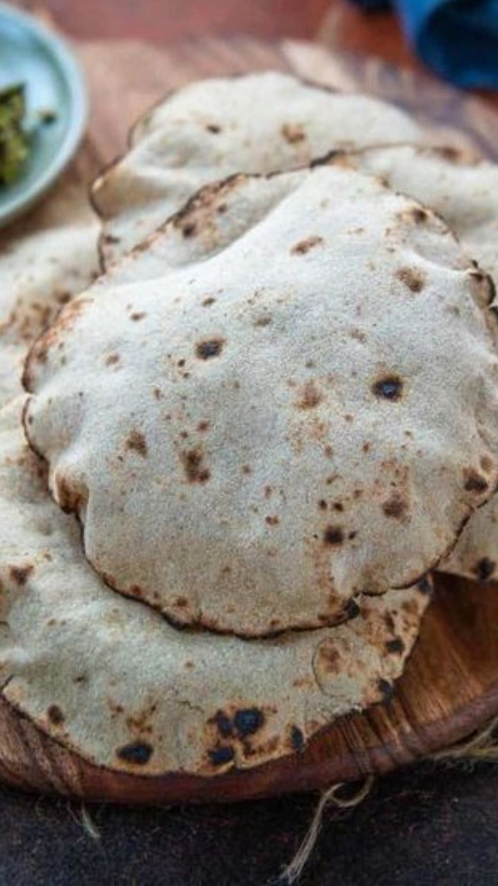 Bhakri Making Tips : भाकरी थापताना तुटते? टेन्शन घेऊ नका, फक्त 'या ...