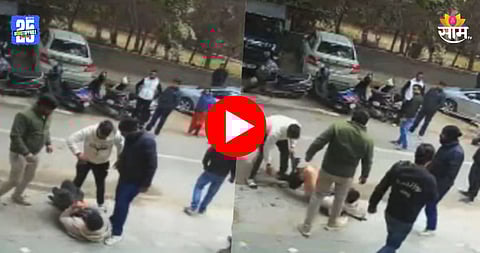 Shocking: दिल्ली हादरली! बापलेकाला नग्न करत अमानुष मारहाण, आरोपींनी महिलेलाही सोडलं नाही; घटनेचा व्हिडीओ व्हायरल