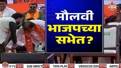 BJP Maharashtra State President Ravindra Chavan taking blessings of a Sindhi spiritual leader during a public rally in Ulhasnagar.