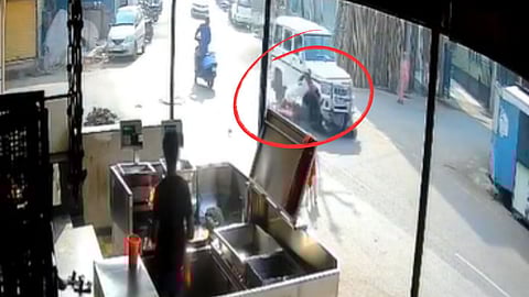 Satara Accident: भरधाव कारची दुचाकीला धडक, तरुणीच्या अंगावरून चाक गेले; थरकाप उडवणारा VIDEO व्हायरल