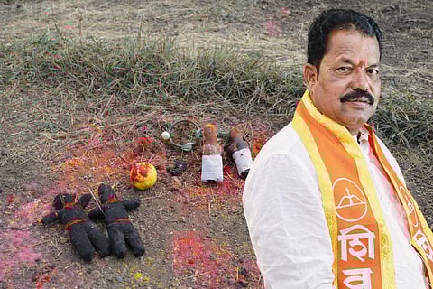 Black magic symbols and threat note found at the farm of Niphad Deputy Mayor Anil Kunde, triggering police investigation.