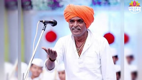 Kirtankar Indurikar Maharaj addressing devotees while appealing for a mobile-free education system in Maharashtra schools.