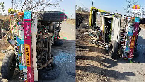 Accident: देवदर्शनाला जाताना काळाचा घाला, पिकअप उलटून दोघांचा जागीच मृत्यू; २३ जण गंभीर जखमी  