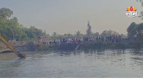 Solapur Natepute canal accident car falls details