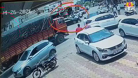 खेडमध्ये ग्रामस्थांवर गुंडांच्या टोळीचा हल्ला, एकाला कारच्या बोनेटवरून फरफटत नेले