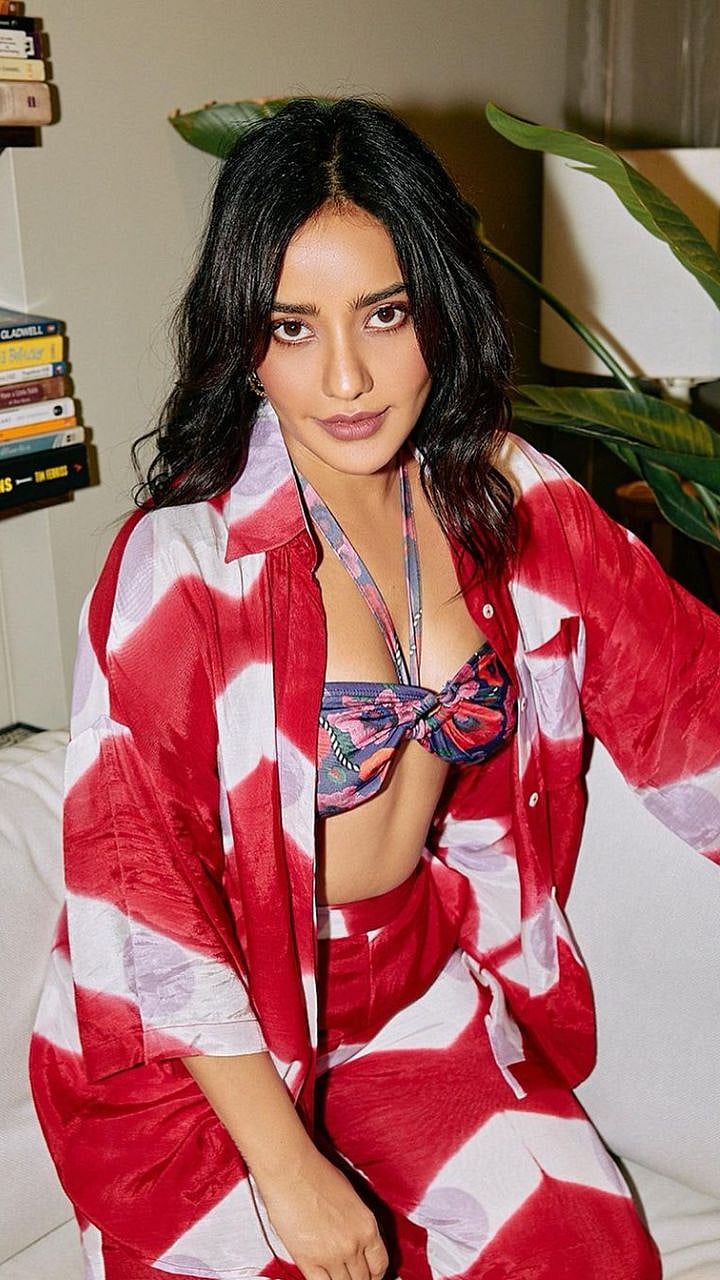 Neha Sharma Bold Look: नेहा शर्माचा बोल्ड लूकवरून चाहत्यांच्या नजरा ...