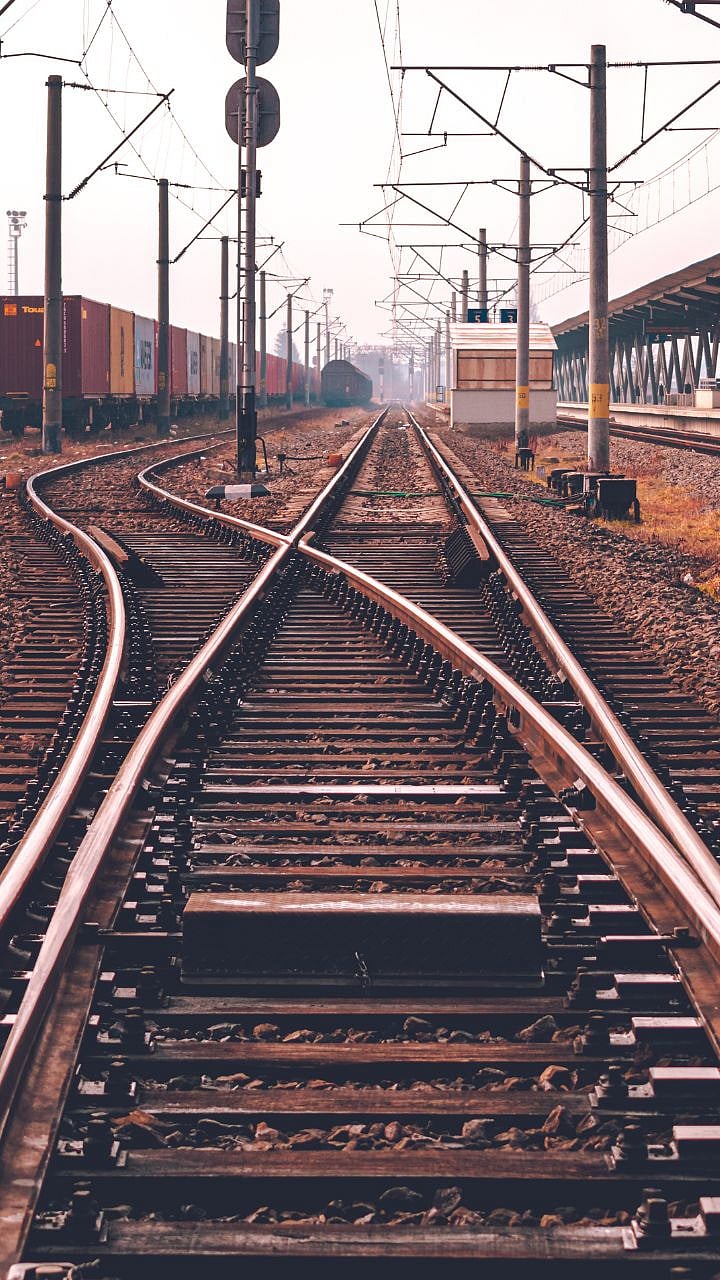 Railway Fact: रेल्वेचा अप आणि डाऊन मार्ग म्हणजे नेमकं काय?