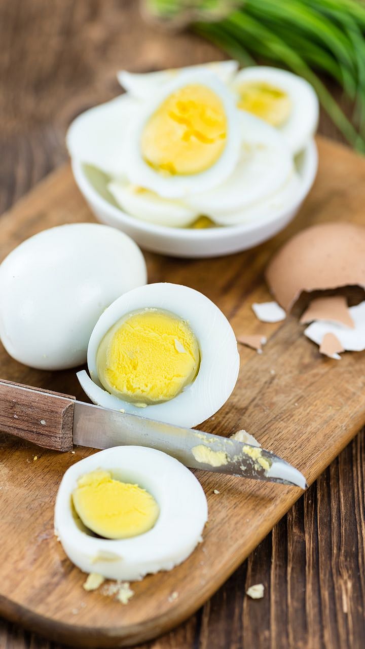 Boiled Egg Benefits नाश्त्याला उकडलेली अंडी खाताय, त्याआधी हे वाचाच