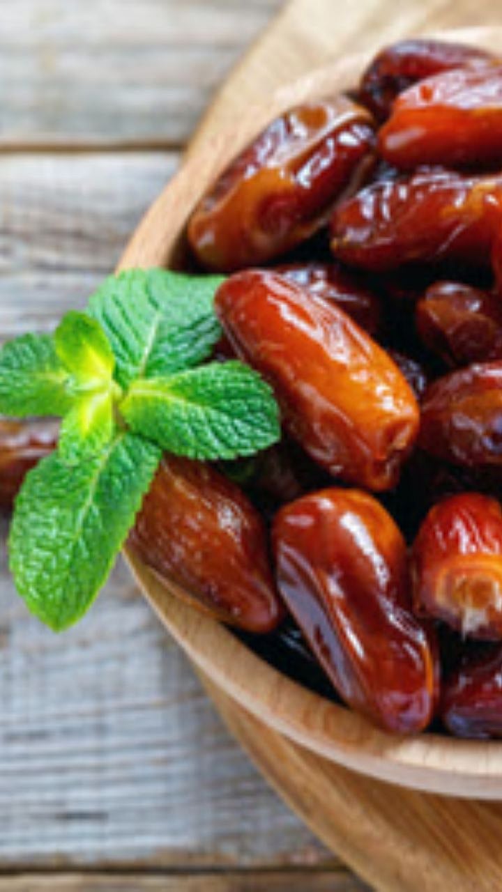 Dates Side Effects : जास्त खजूर खाणे टाळा! जाणून घ्या शरीरावर होणारे ...