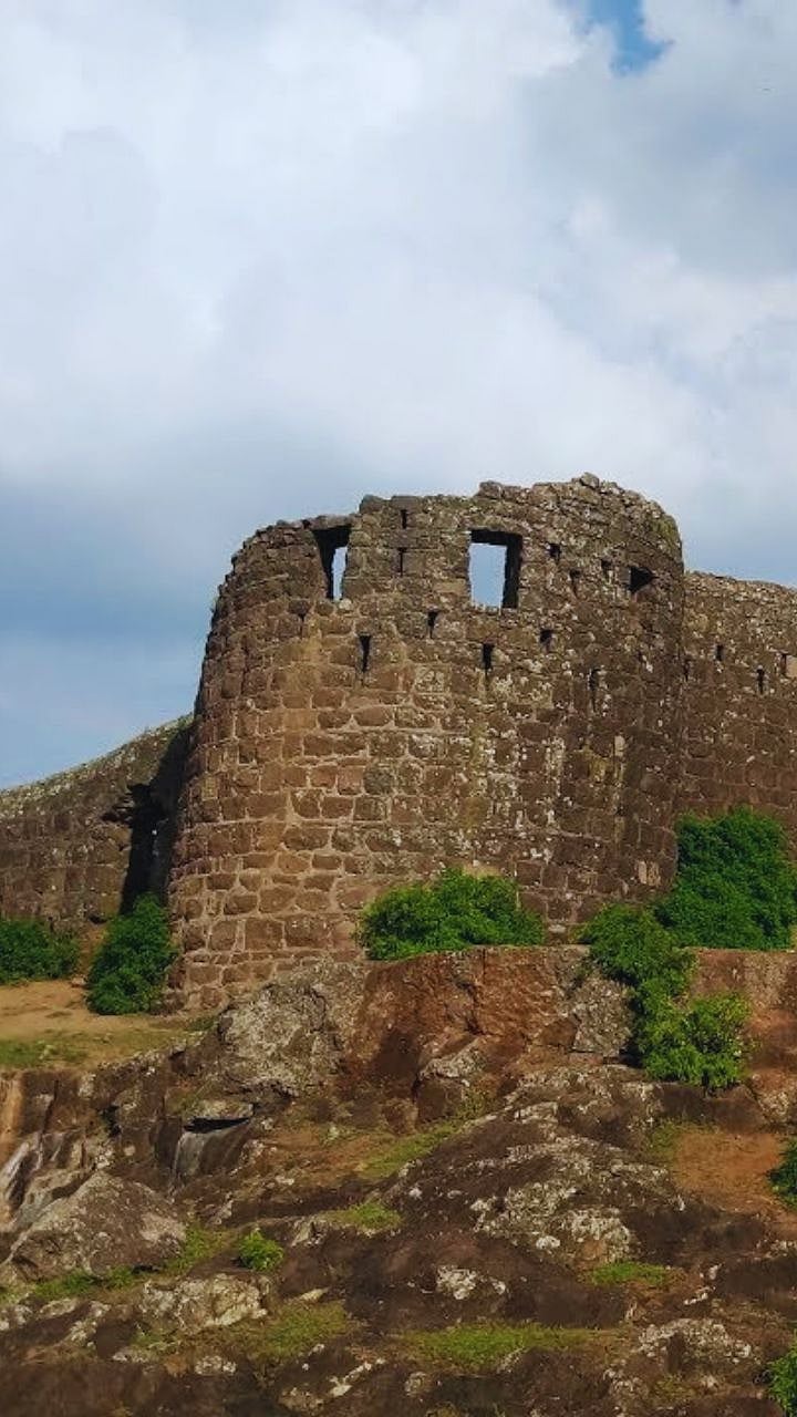 Raigad Tourism : मौसम मस्ताना; हिवाळ्यात घ्या कपल ट्रेकिंगचा आनंद ...